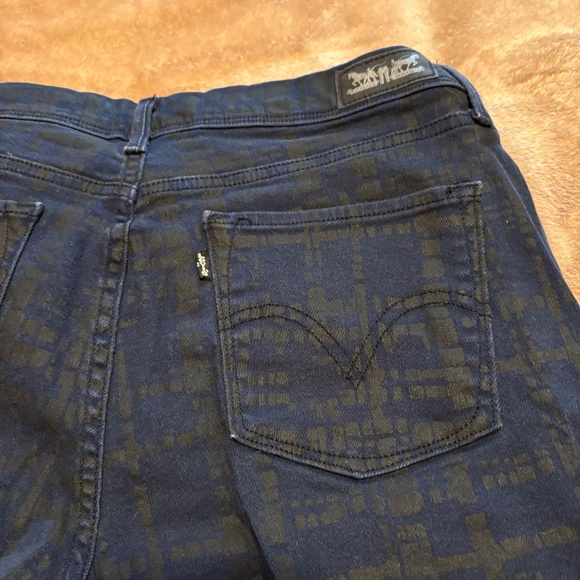 Levi Perfectly Slimming Straight Leg Jeans - Picture 8 of 9